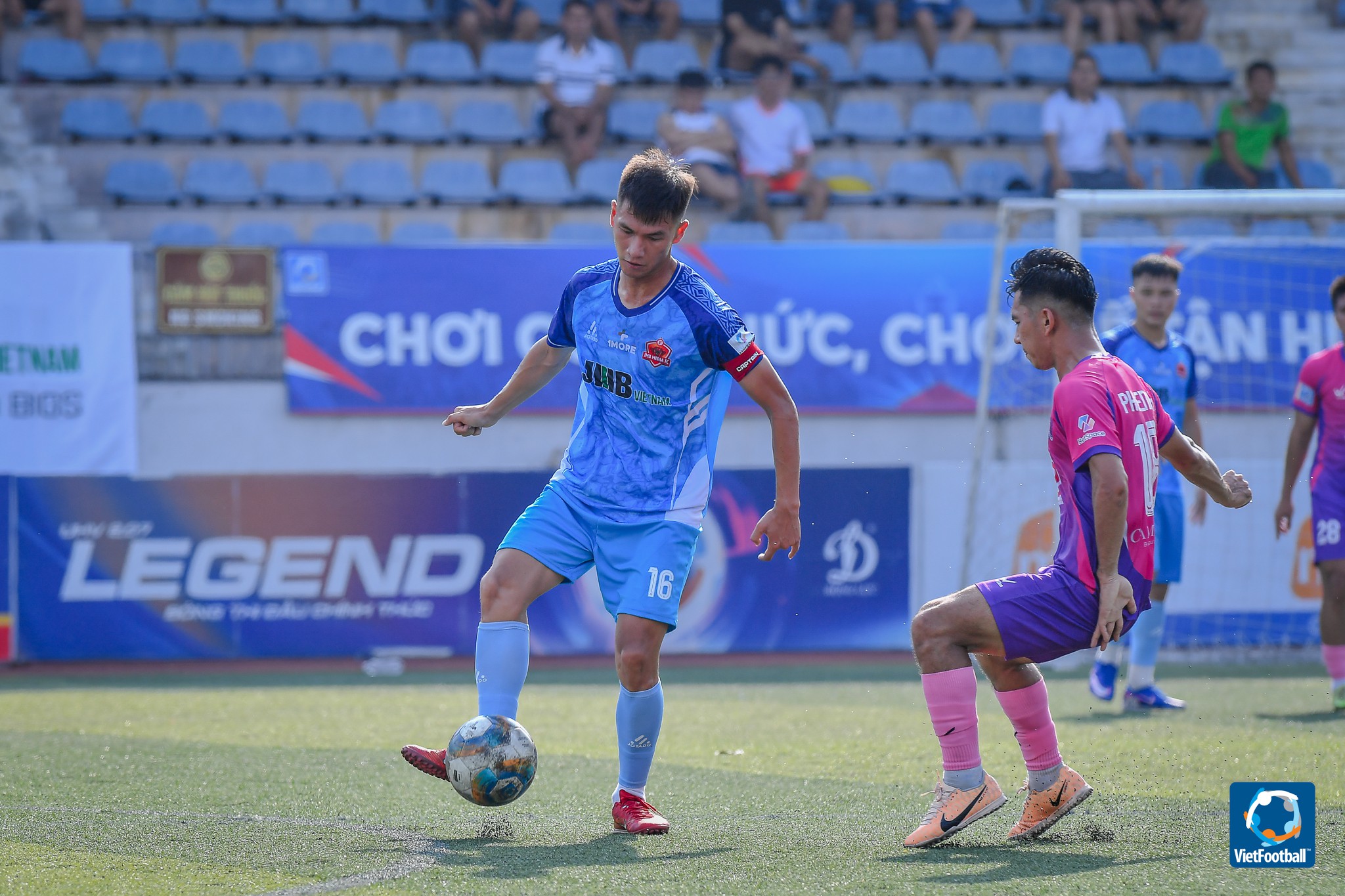 Vòng 9 HPL-S13: JMB Media giành chiến thắng đầu tay, SHB FC vẫn vững ngôi đầu